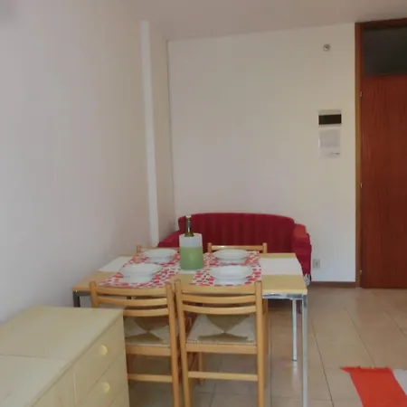 Adorable Flat With Terrace In - Beahost Lägenhet