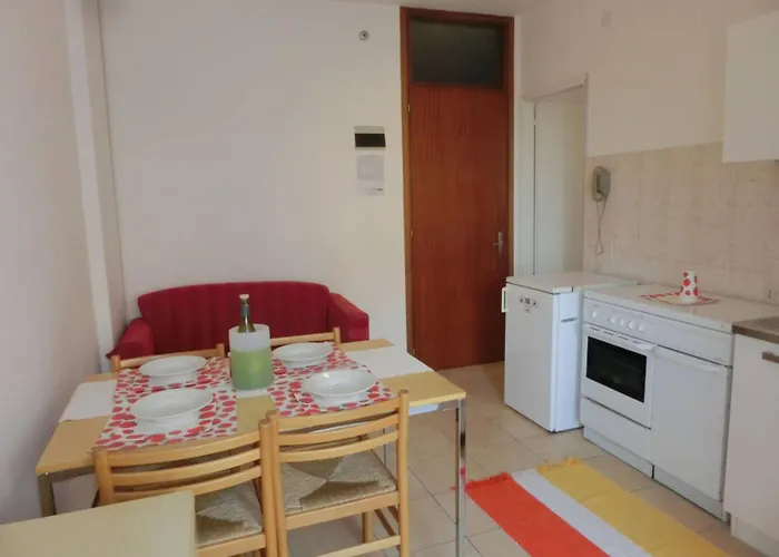 Διαμέρισμα Adorable Flat With Terrace In - Beahost
