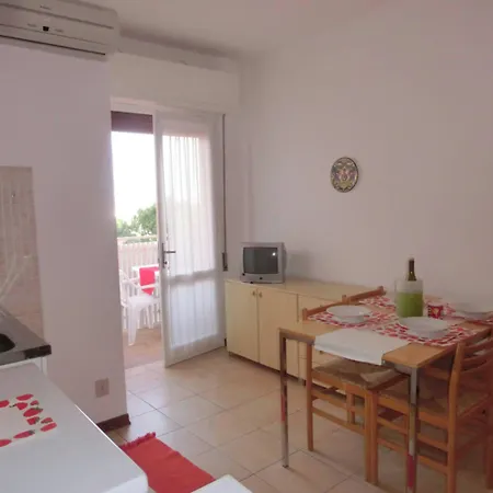 Adorable Flat With Terrace In - Beahost Бибионе